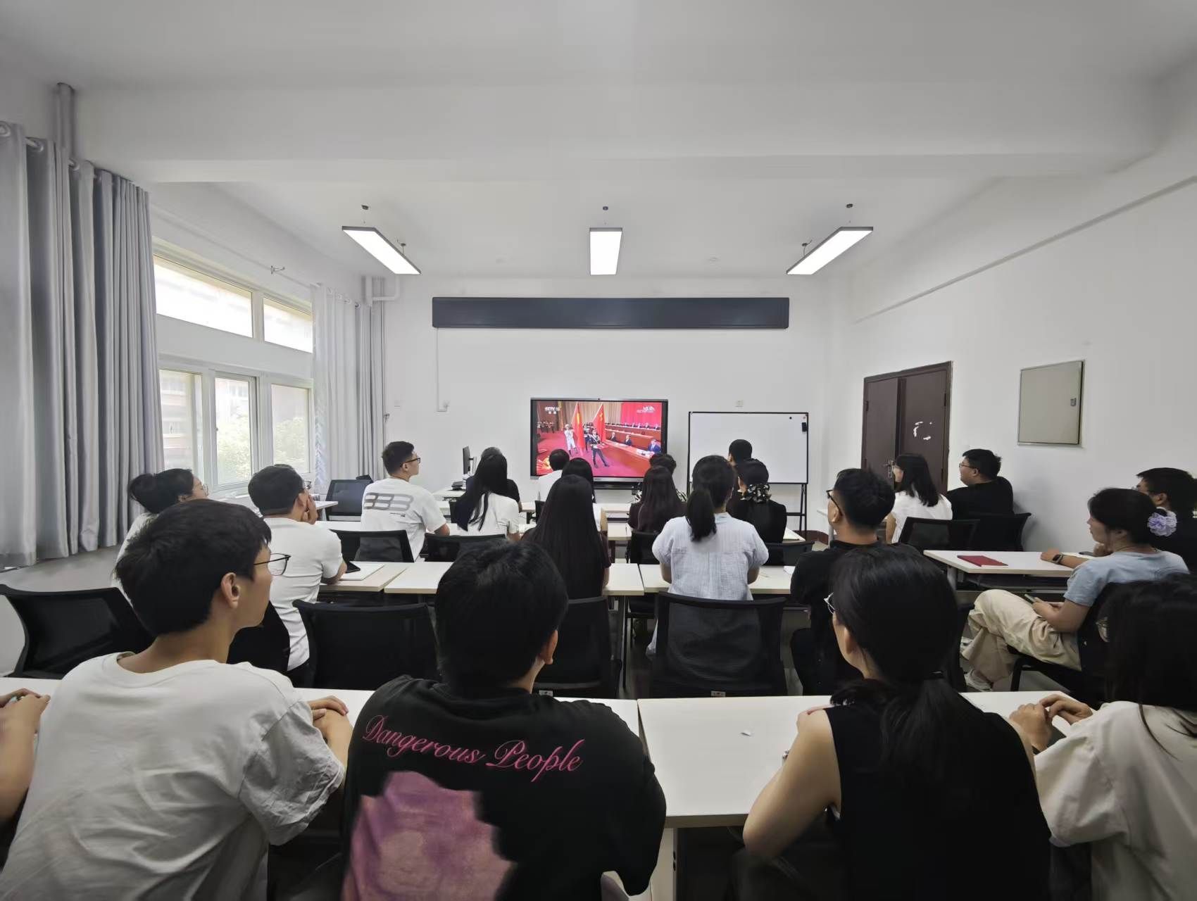 我院组织集中观看庆祝中国共产党成立105周年大会